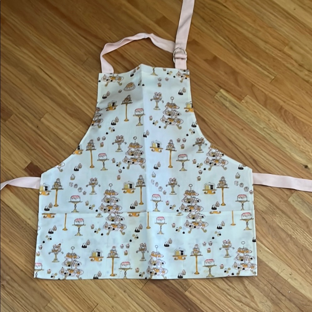 Chic Apron with Cake Print